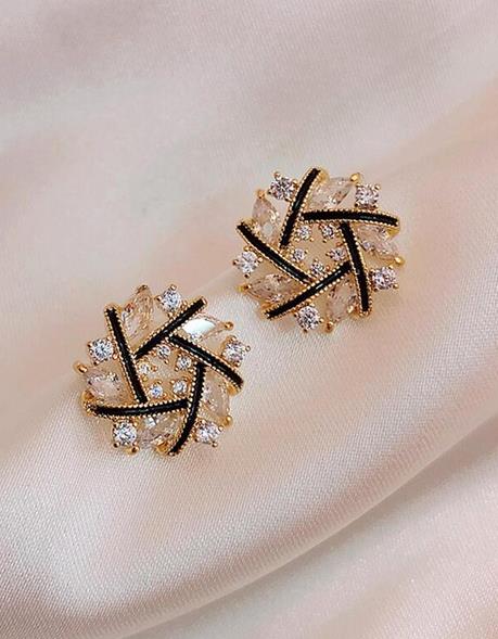 Sparkling Rhinestone Decor Stud Earrings