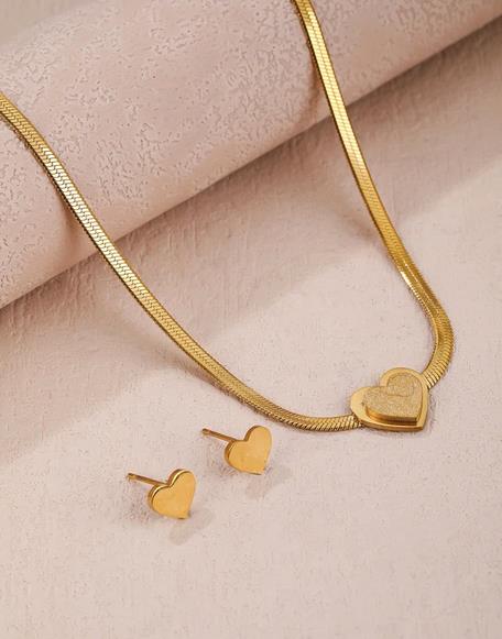 Sparkling One Set Of Heart Shaped Items