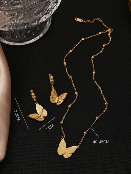 Sparkling Set of Elegant Butterfly Necklace & Butterfly Earrings