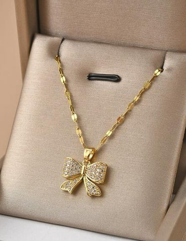 Sparkling Rhinestone Bowknot Pendant Necklace