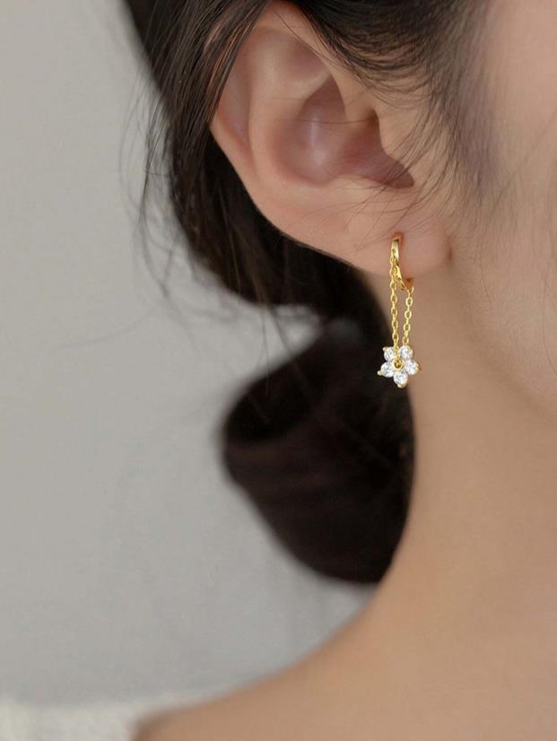 Sparkling Rhinestone Flower Earrings