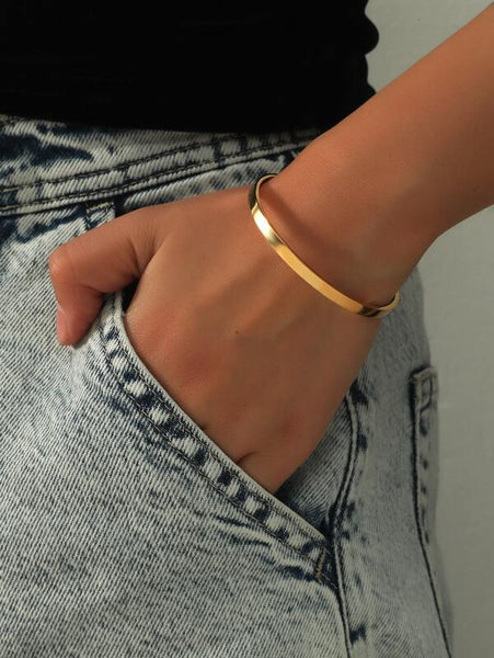 Sparkling Simple Bangle