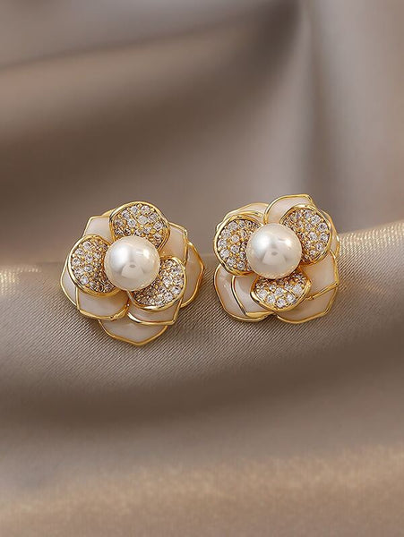 Sparkling Faux Pearl Flower Decor Stud Earrings