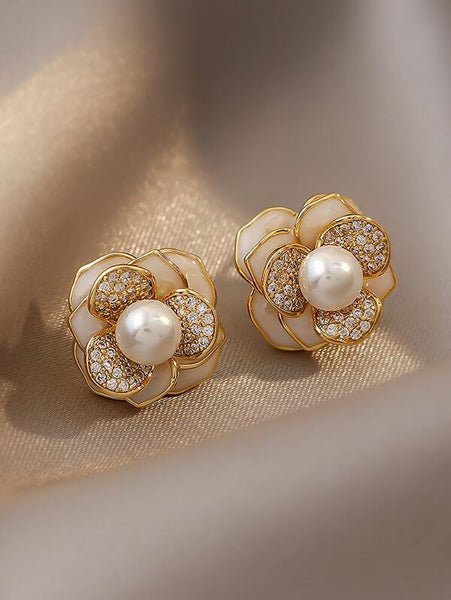 Sparkling Faux Pearl Flower Decor Stud Earrings