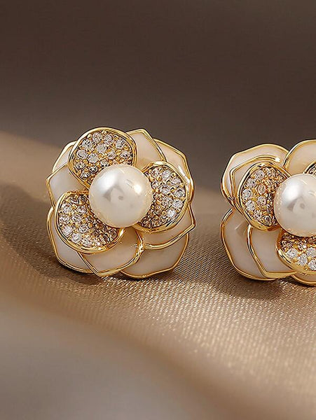 Sparkling Faux Pearl Flower Decor Stud Earrings